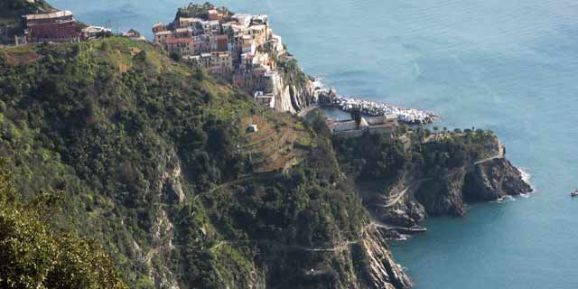 Hiking along the Blue Trail to discover Cinque Terre