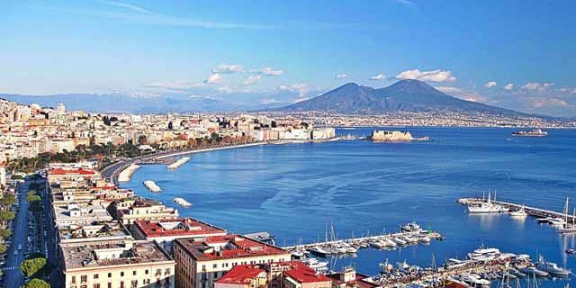 Naples, a walking tour to discover this enchanting city