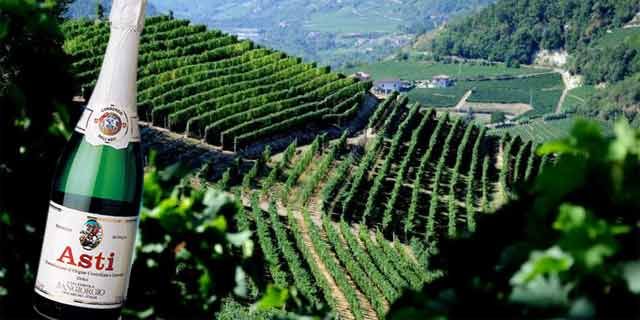 Asti Spumante, the worldwide famous sweet sparkling wine